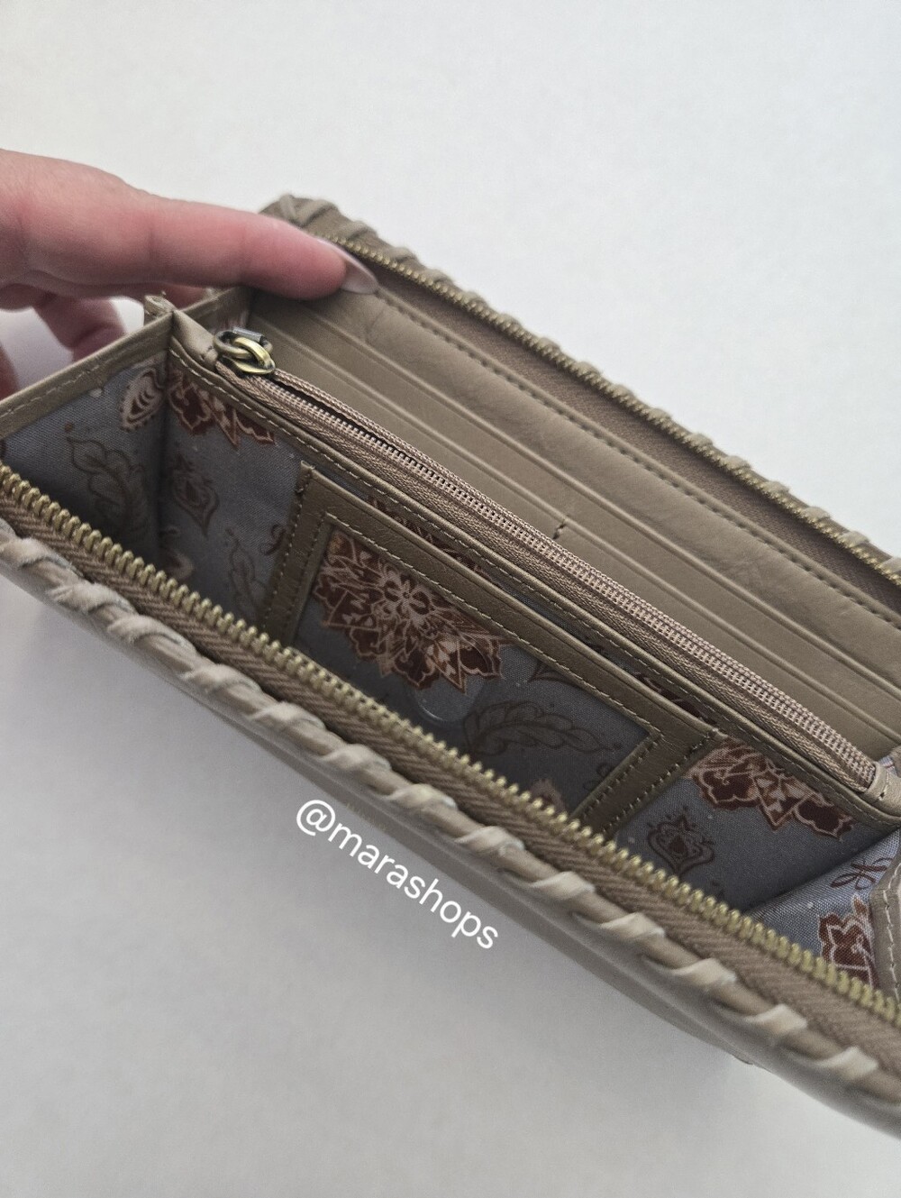Hobo Wynn Wallet - Picture 5 of 9